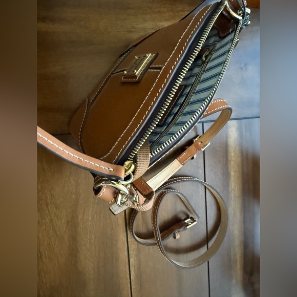 VINTAGE Dooney & Bourke Leather Mini Domed Crossbody - Picture 5 of 6